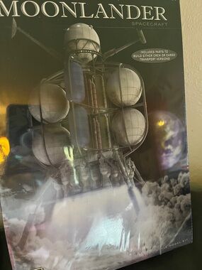 Pegasus 9109 The Moonlander Spacecraft 1/350 Scale Plastic Model